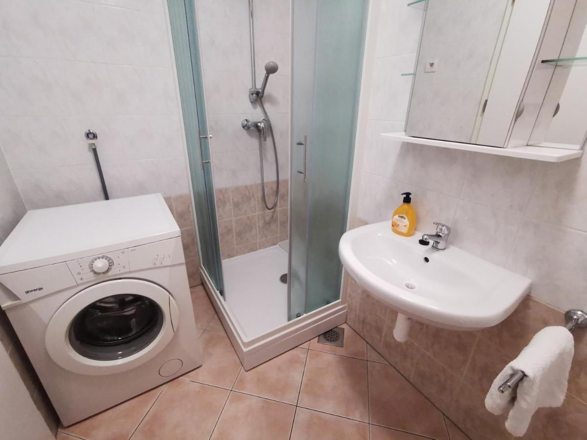 Trnovo With Free Parking Apartman